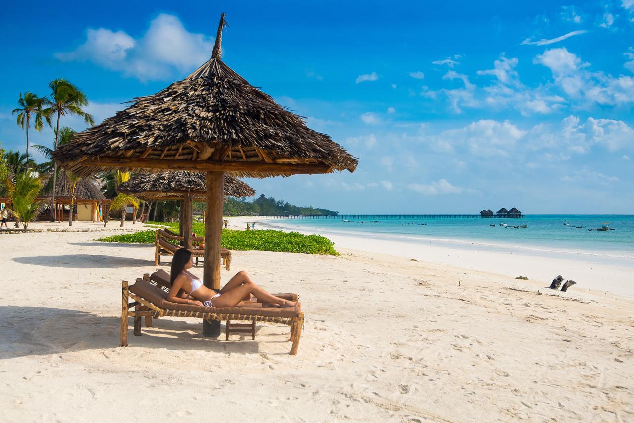 Hotel The Sands Bwejuu