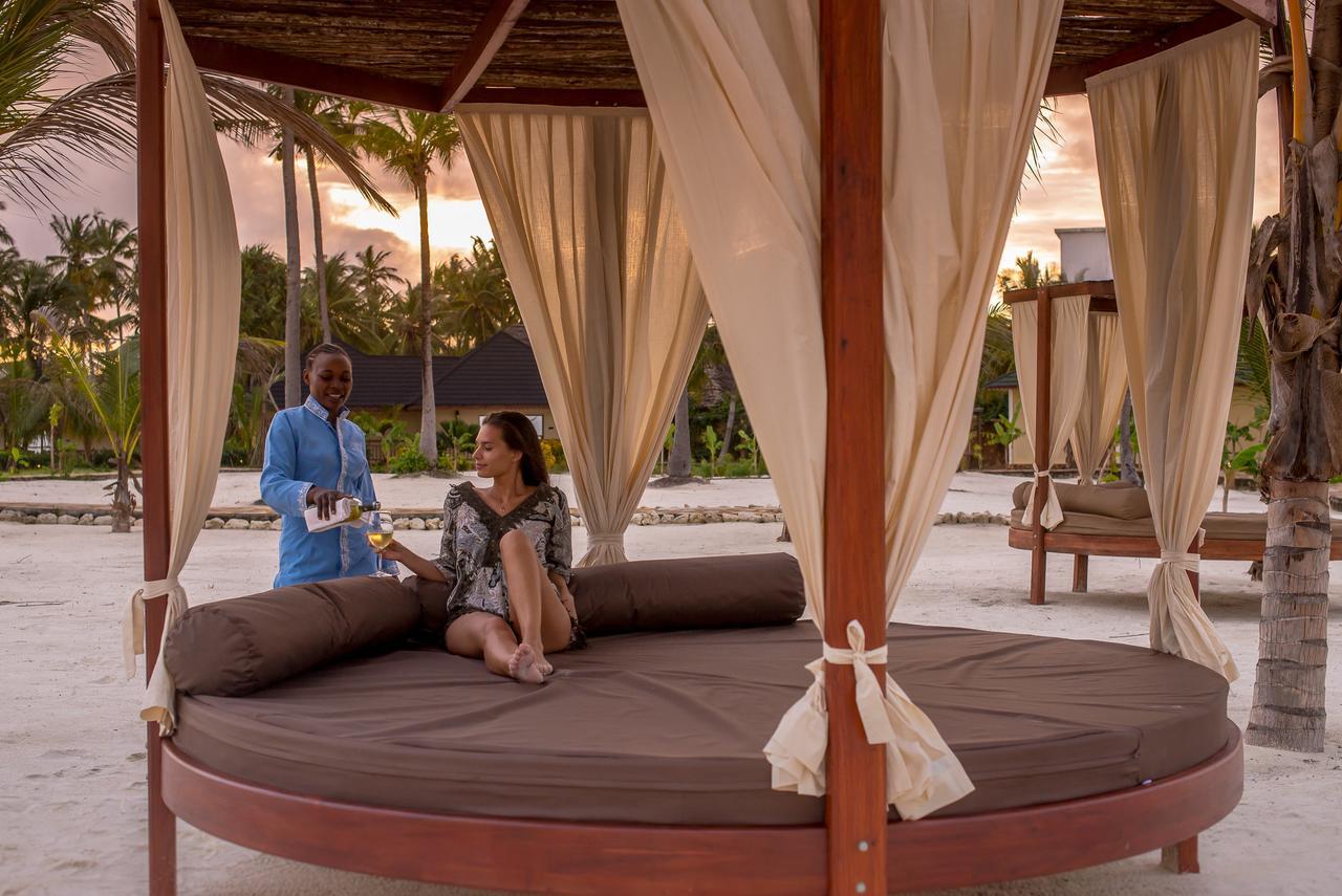 Hotel The Sands Bwejuu