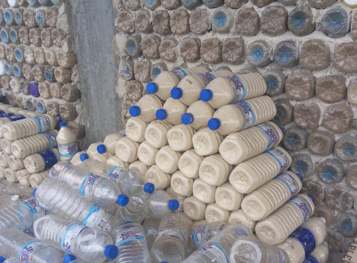 Bed & Breakfast Habibis Bottle House 2*