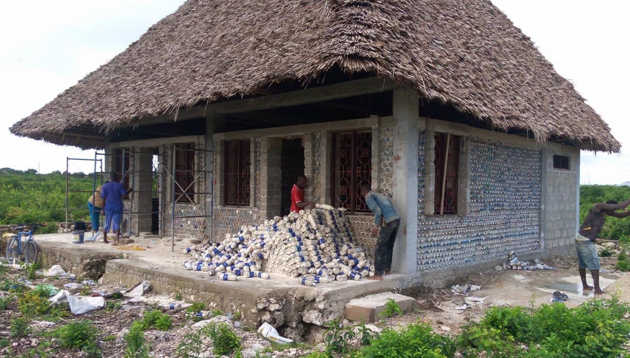 Habibis Bottle House Bed & Breakfast Nungwi