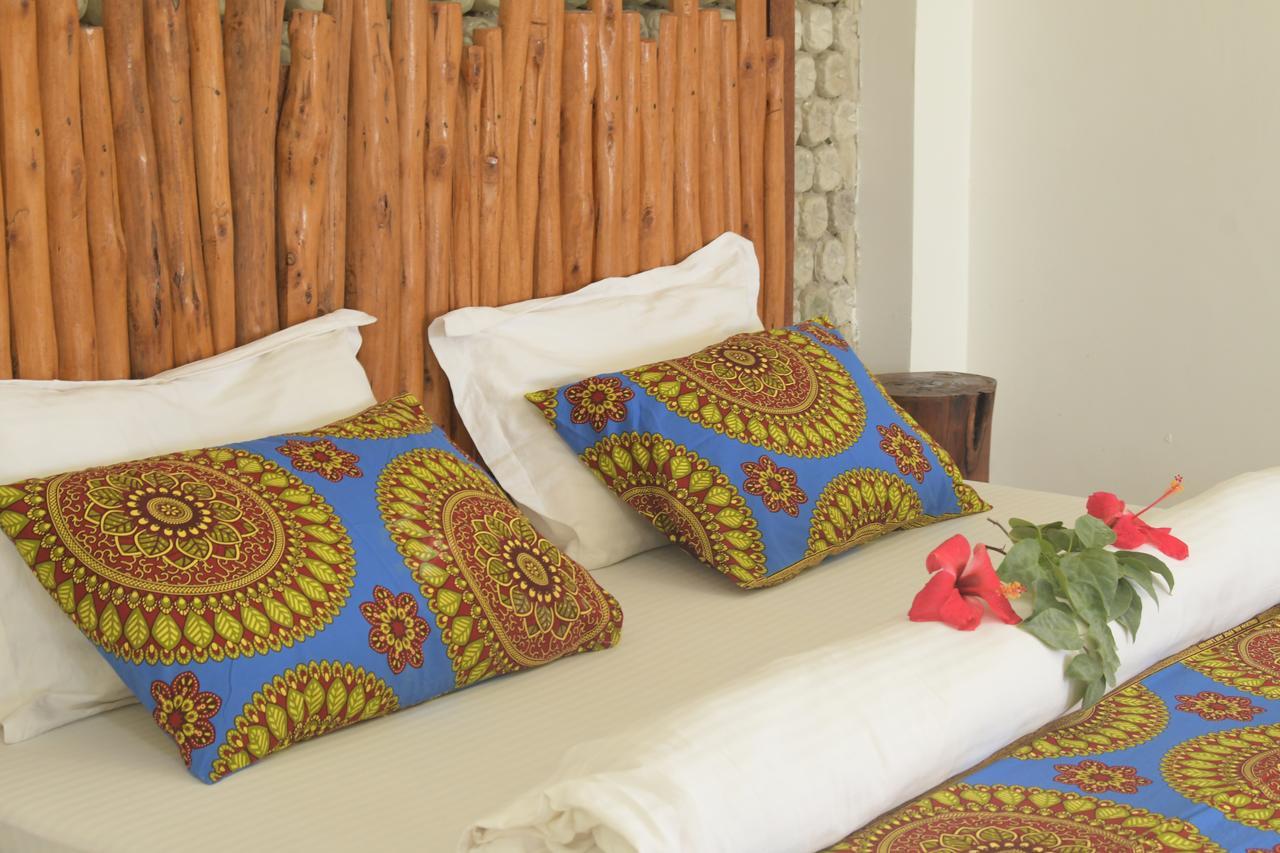 Bed & Breakfast Habibis Bottle House 2*