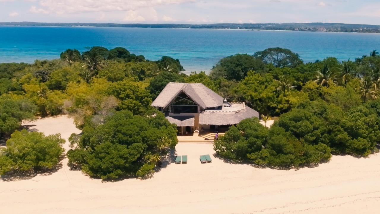 Resort Chapwani Private Island Grave Island