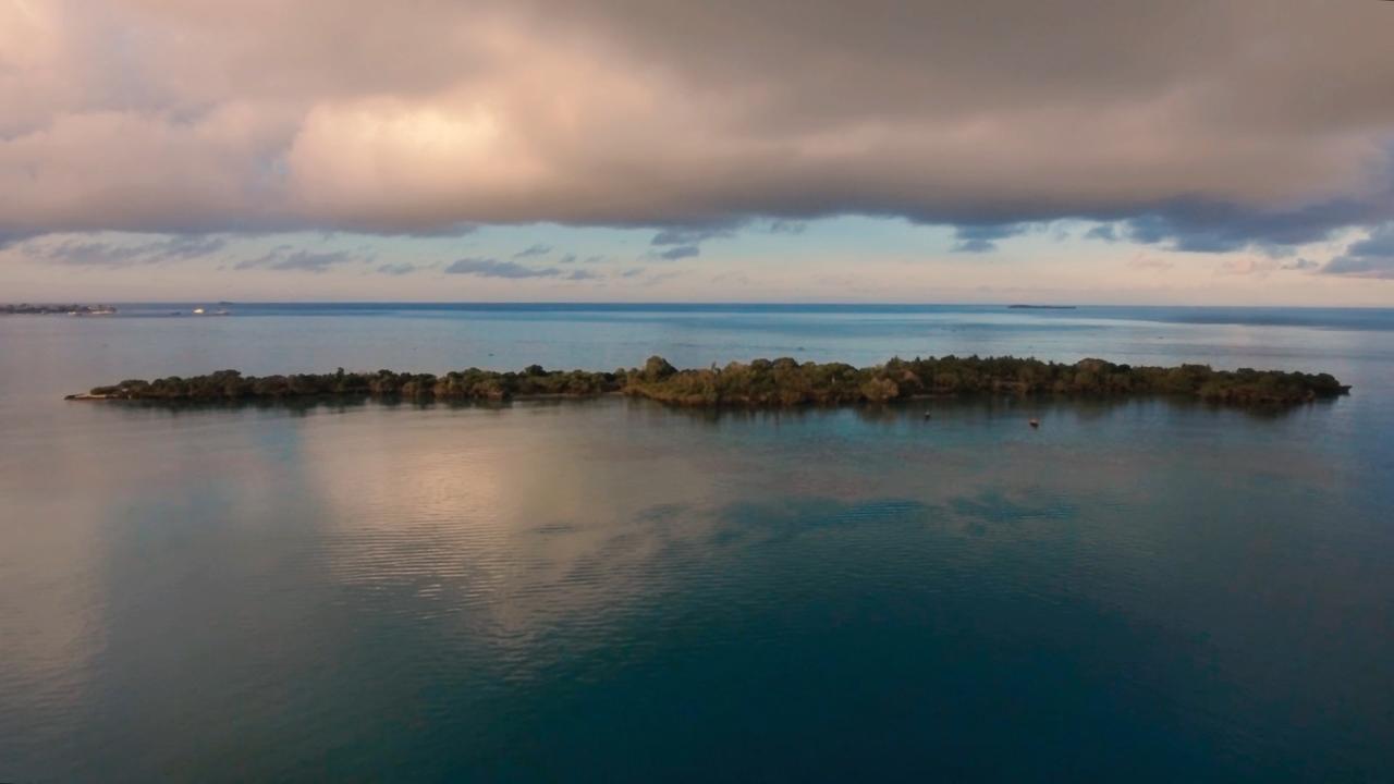 Resort Chapwani Private Island Grave Island