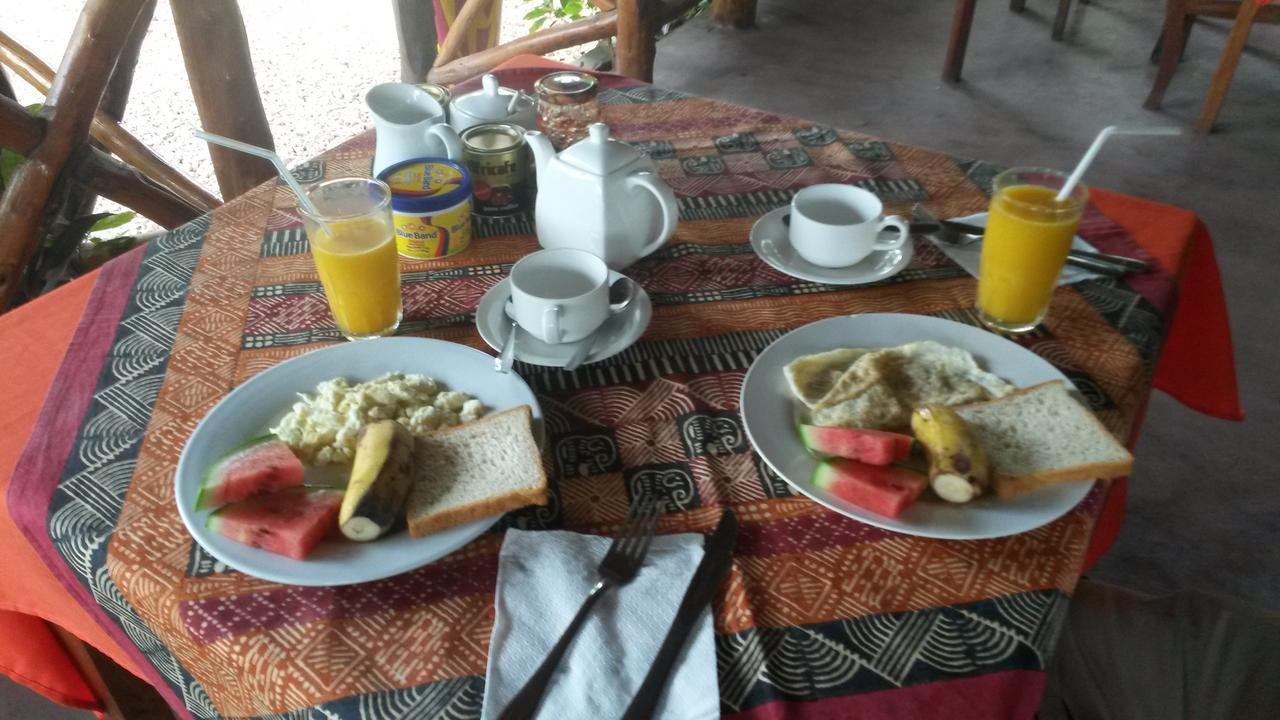 Kivulini And Restaurant Bed & Breakfast