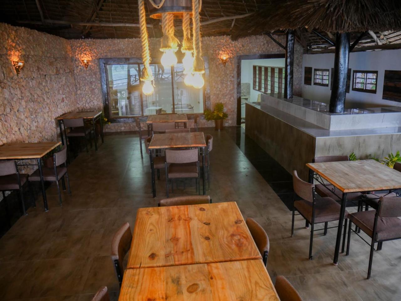 Hotel Sherekea Bwejuu