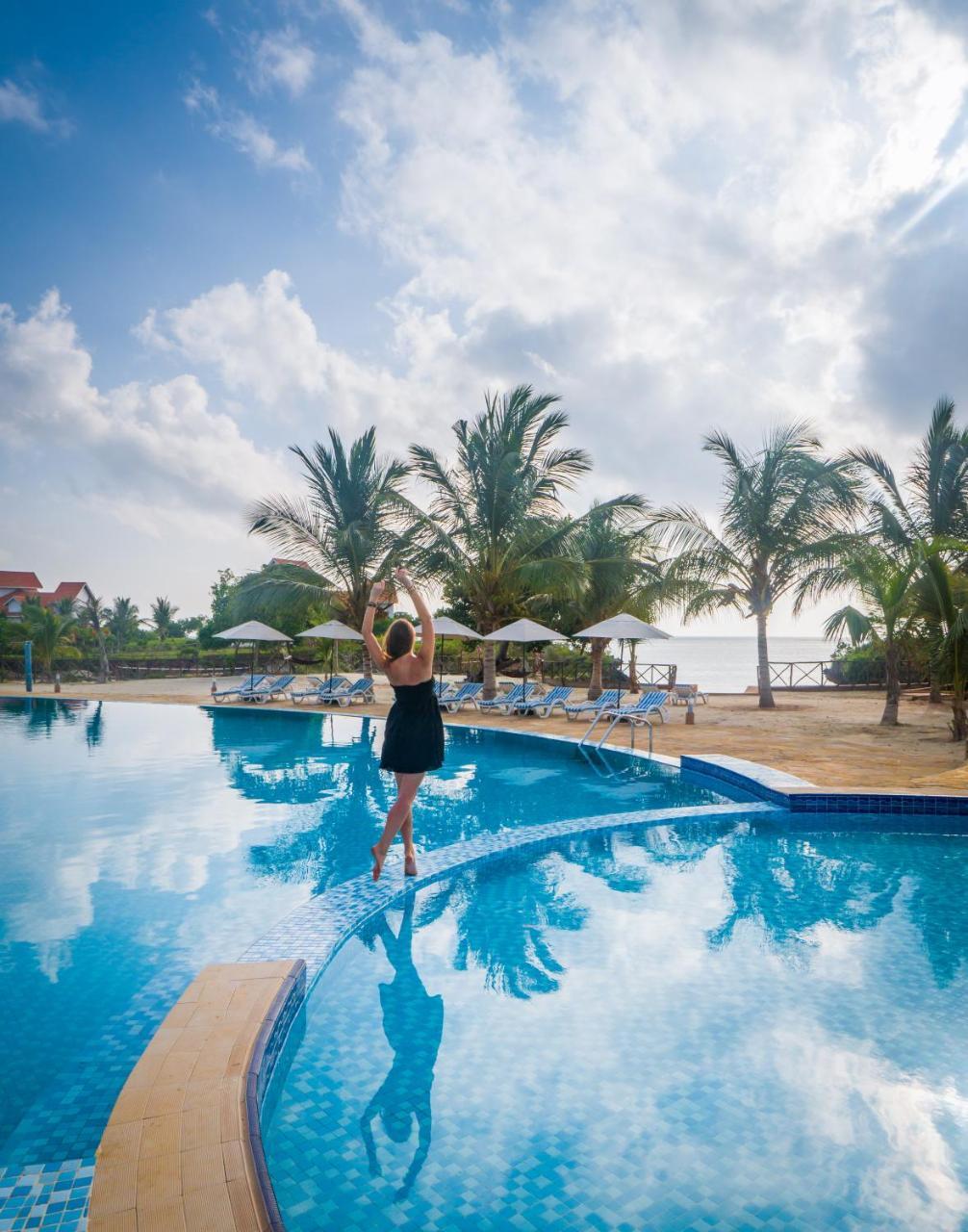 Azao & Hotel Pongwe