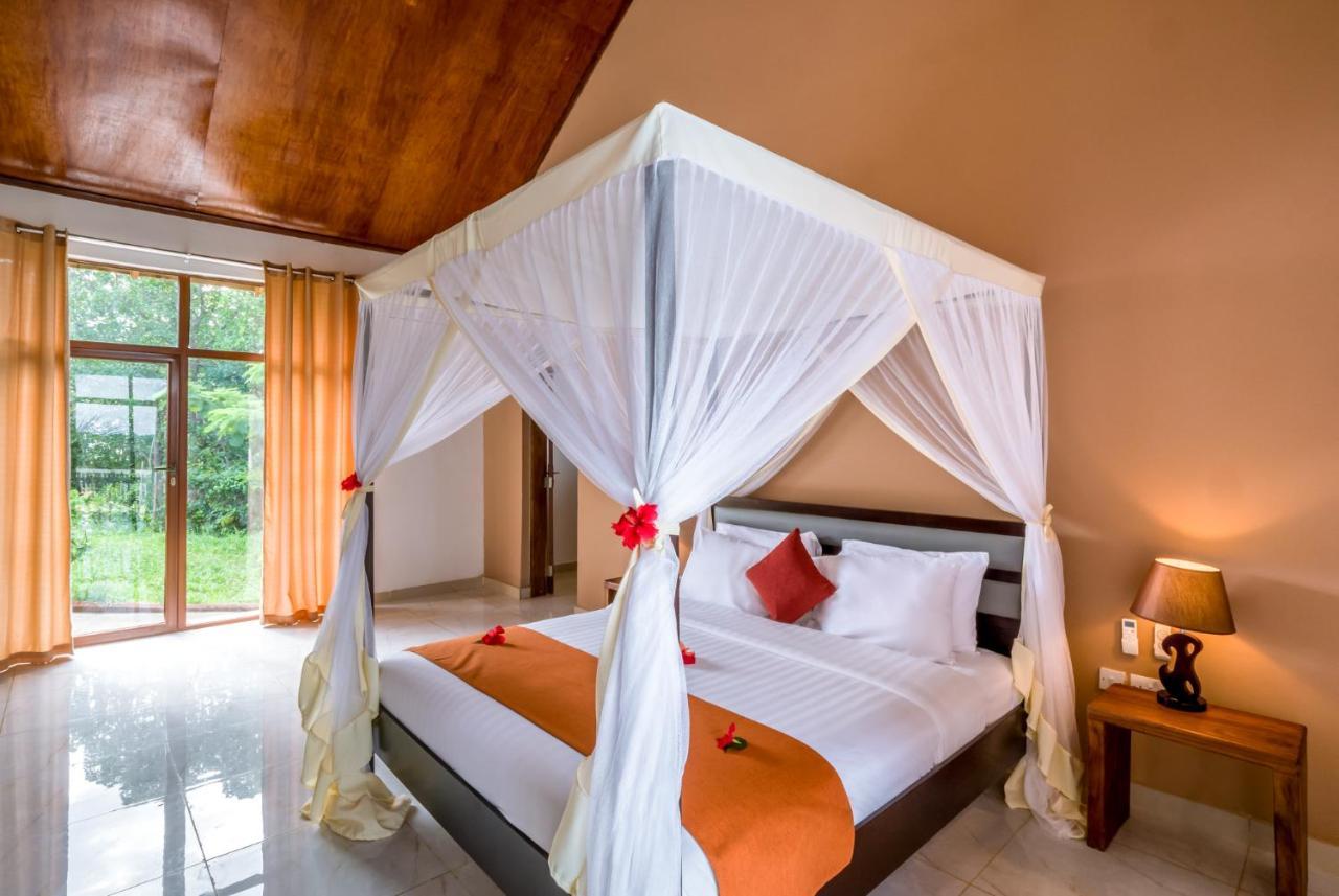 Hotel Azao & 4*