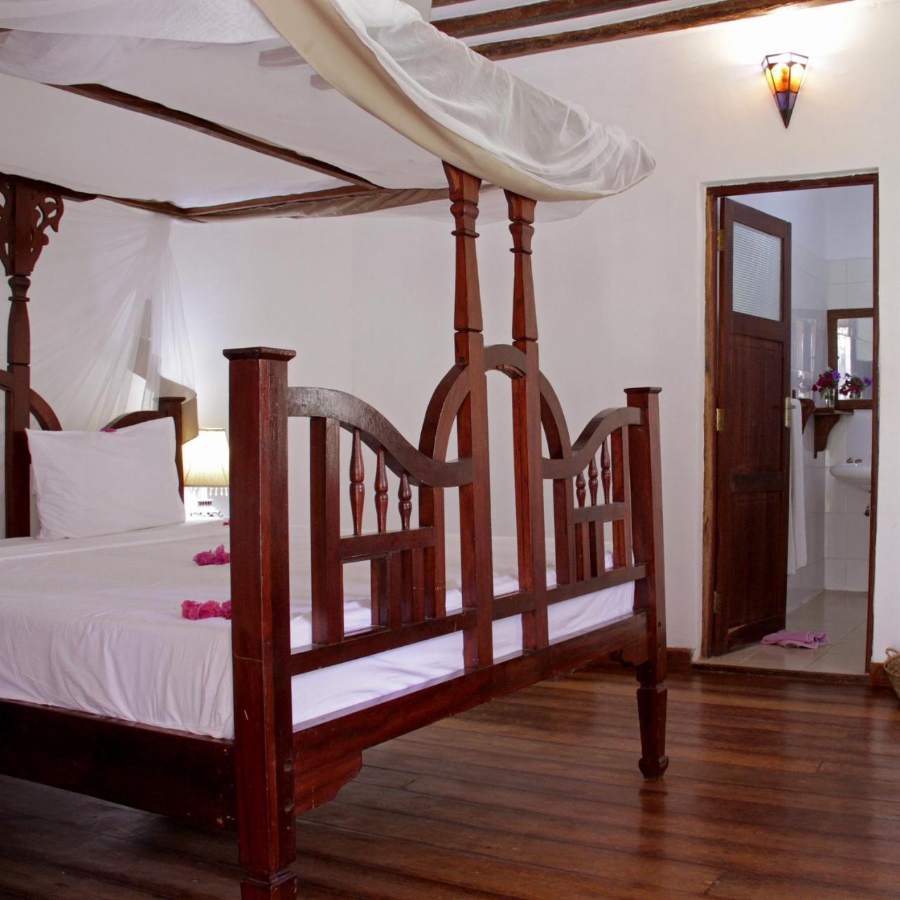 Panga Chumvi Hotel 3*