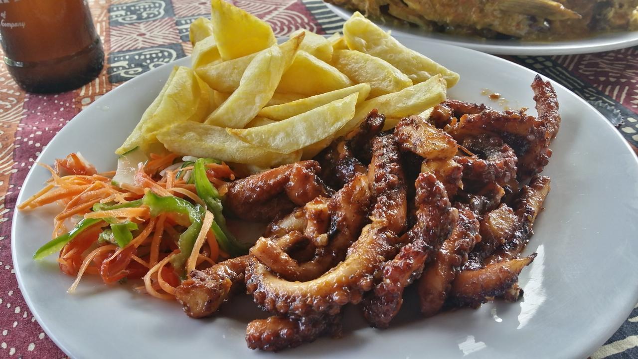 Kivulini And Restaurant *