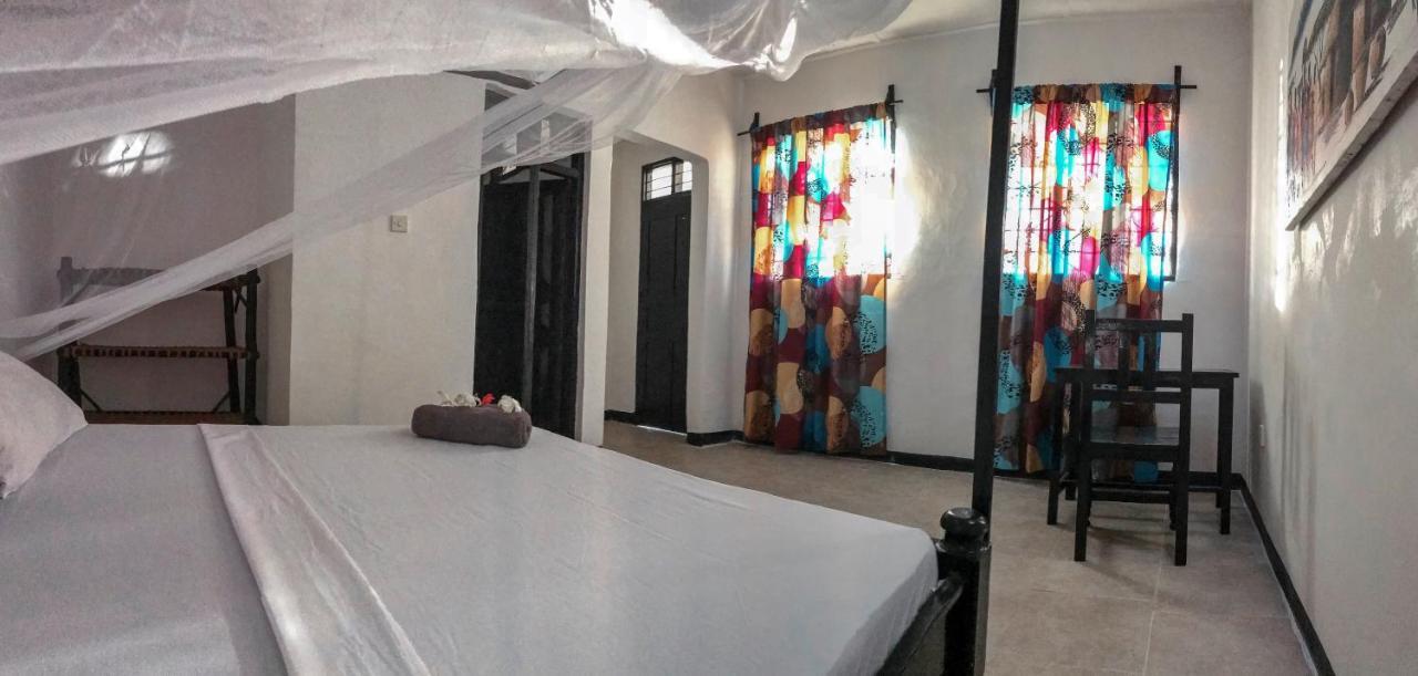 Papaya Hotel *