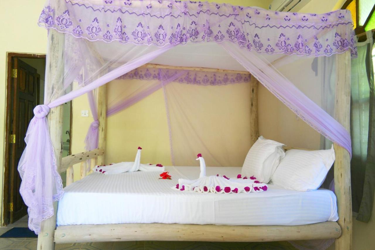 Blue Earth Lodge *