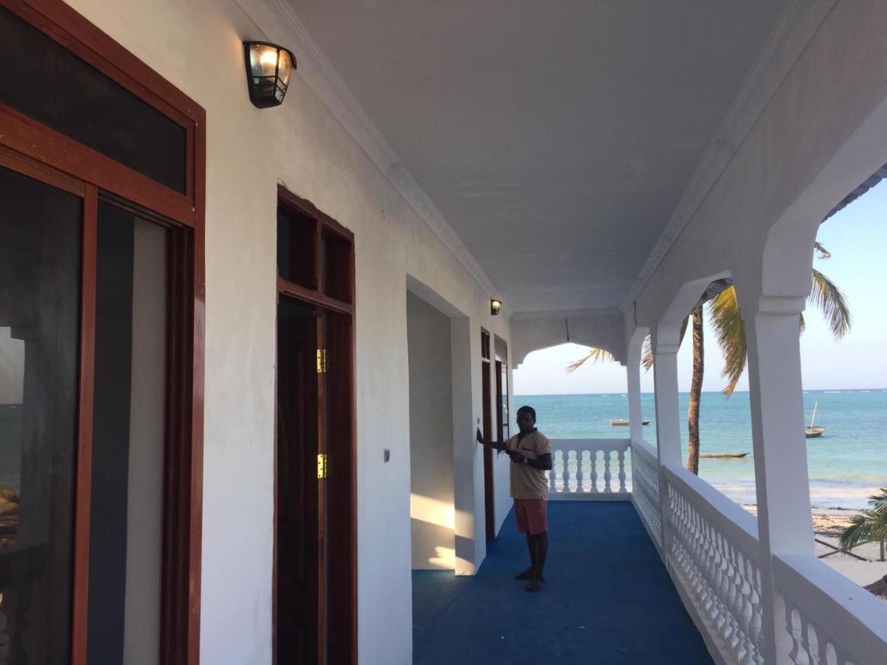 Minazi Beach Bungalows *