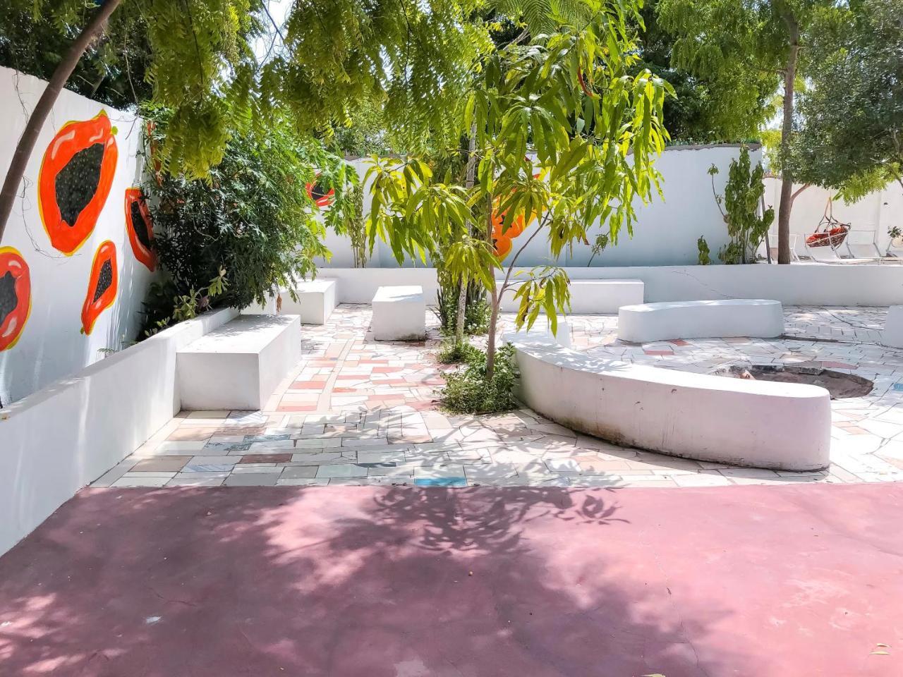 Hotel Papaya *