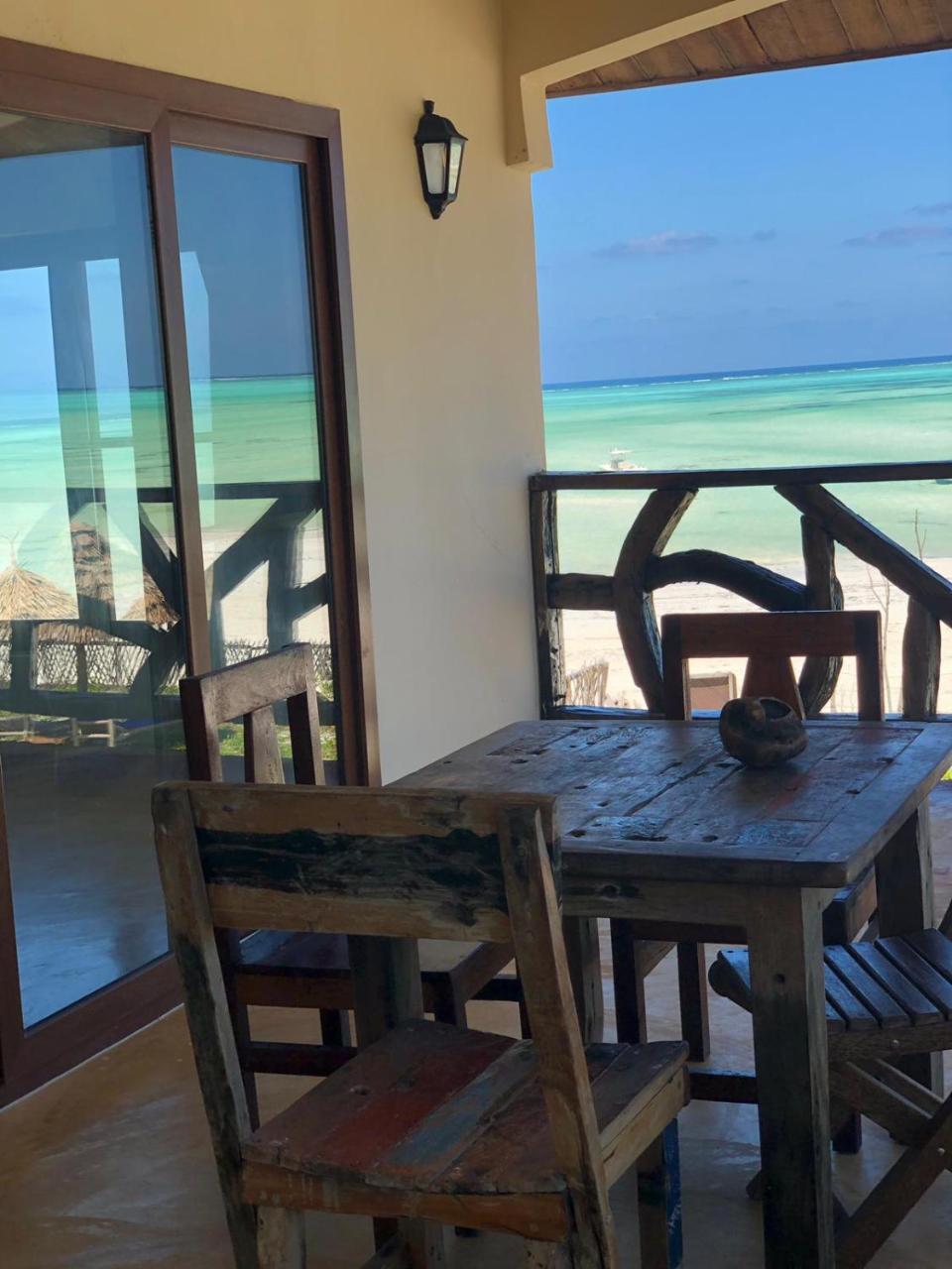 White Sands Hotel *
