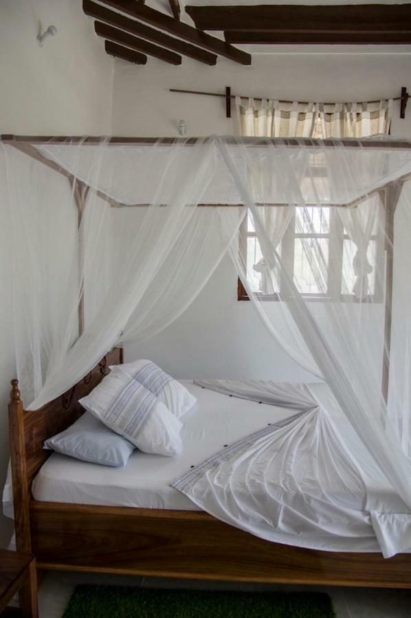 Hotel Shamba 2*