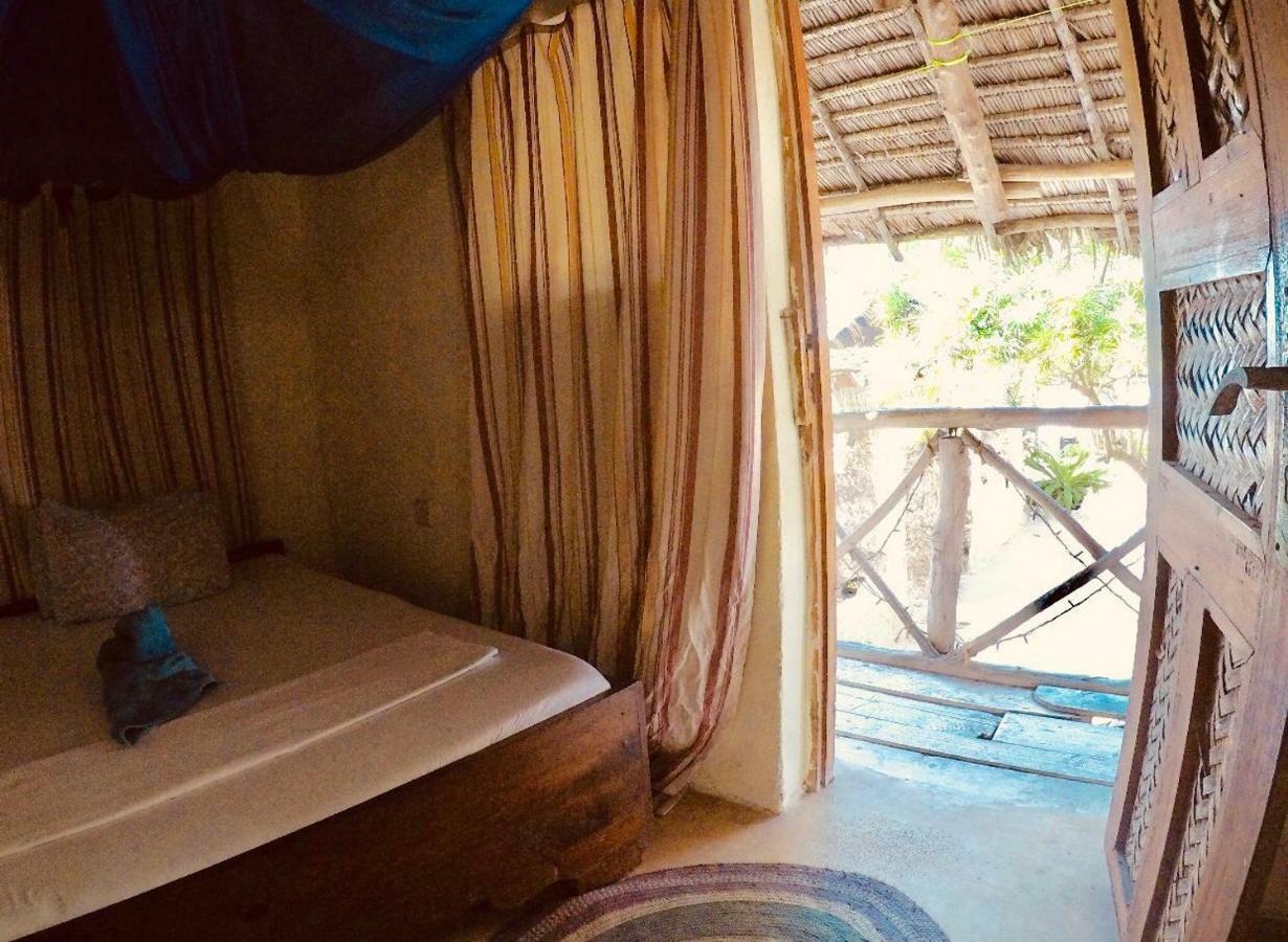 Nyamkwi White Sands Guest house 2*