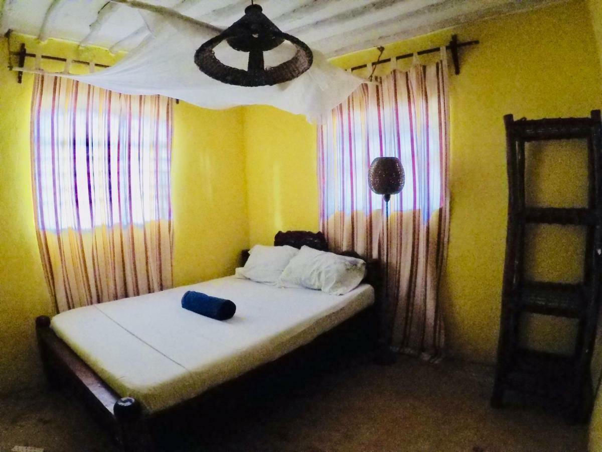 Guest house Nyamkwi White Sands 2*