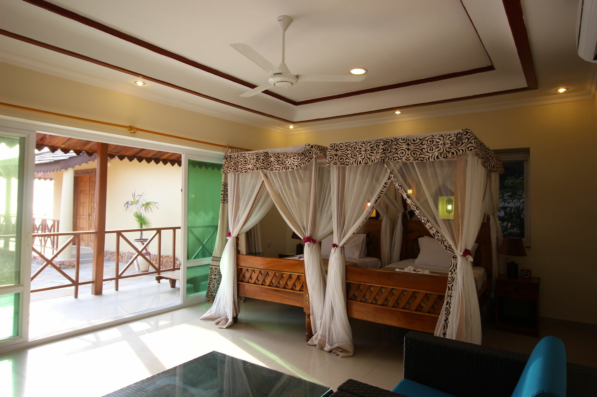 Pili Pili Ocean Blue Hotel 3*