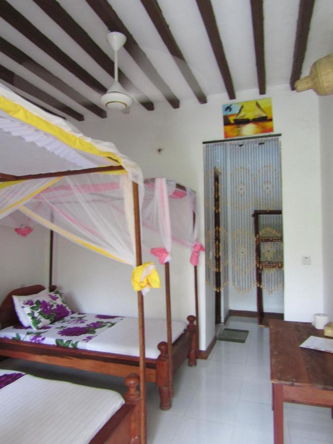 Kivulini And Restaurant Bed & Breakfast