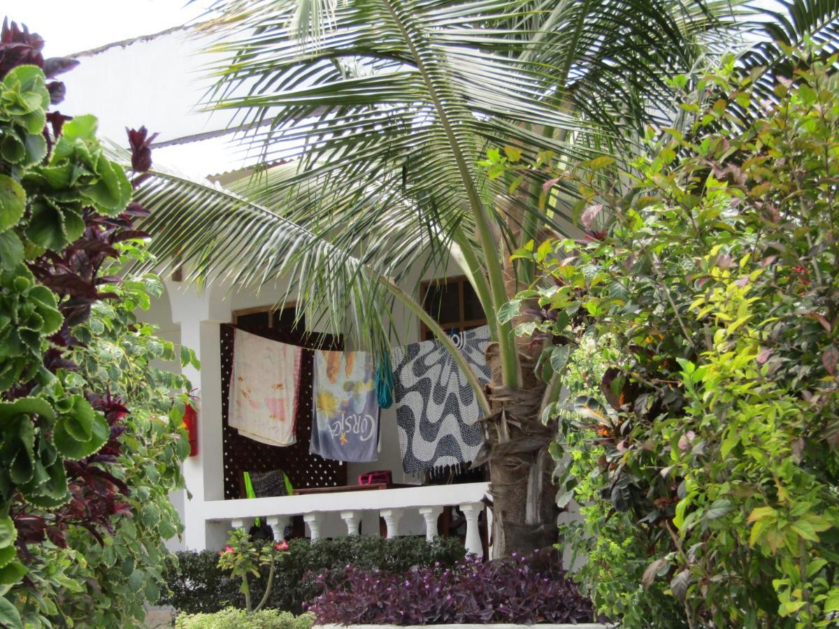 Kivulini And Restaurant *