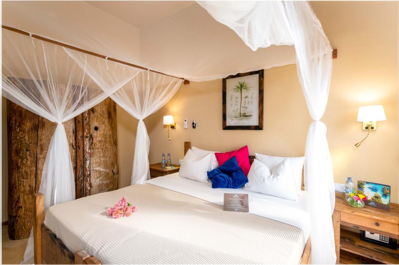 Clove Island & Hotel 4*