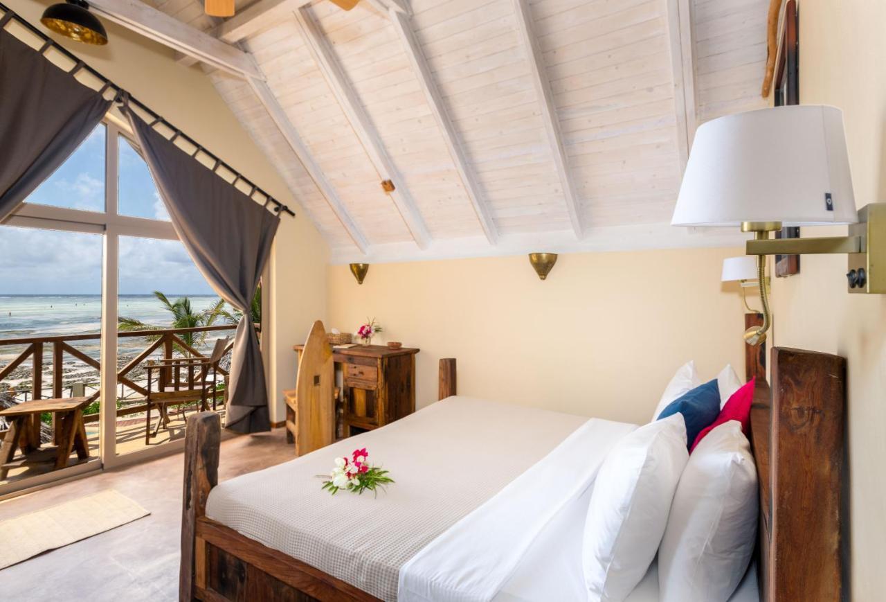 Hotel Clove Island & 4*