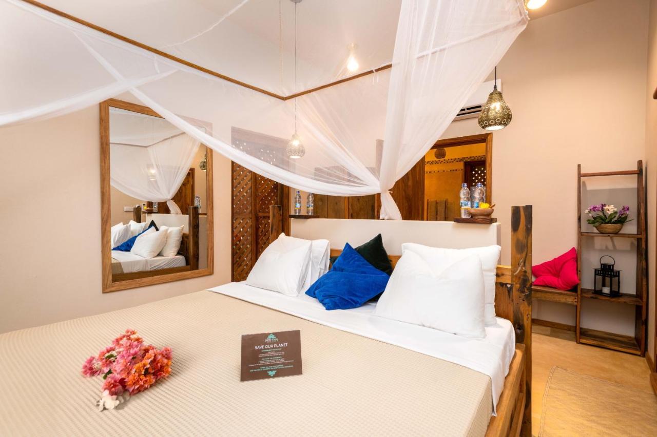 Hotel Clove Island & 4*