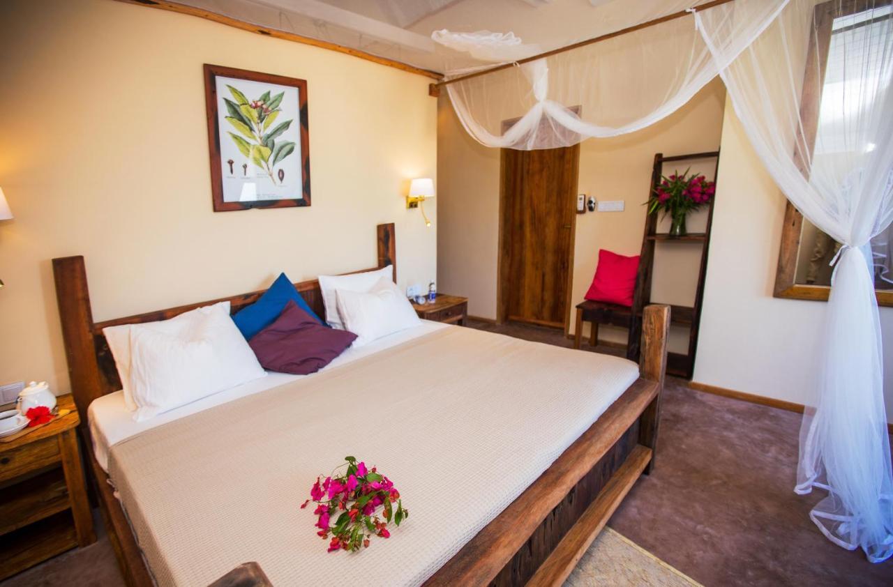 Hotel Clove Island & 4*