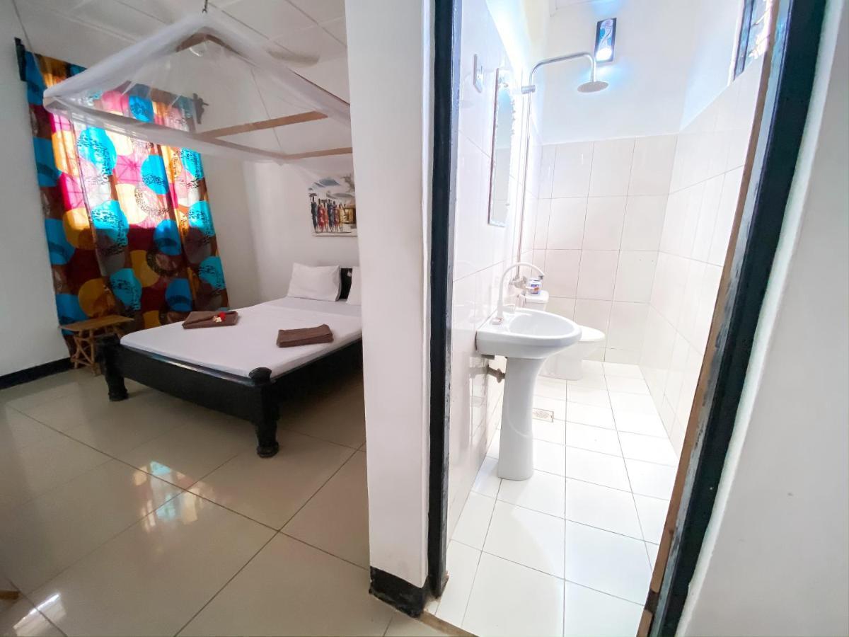 Papaya Hotel *