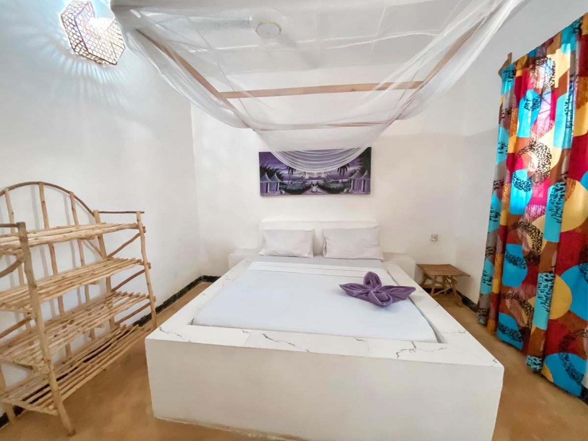 Papaya Hotel *
