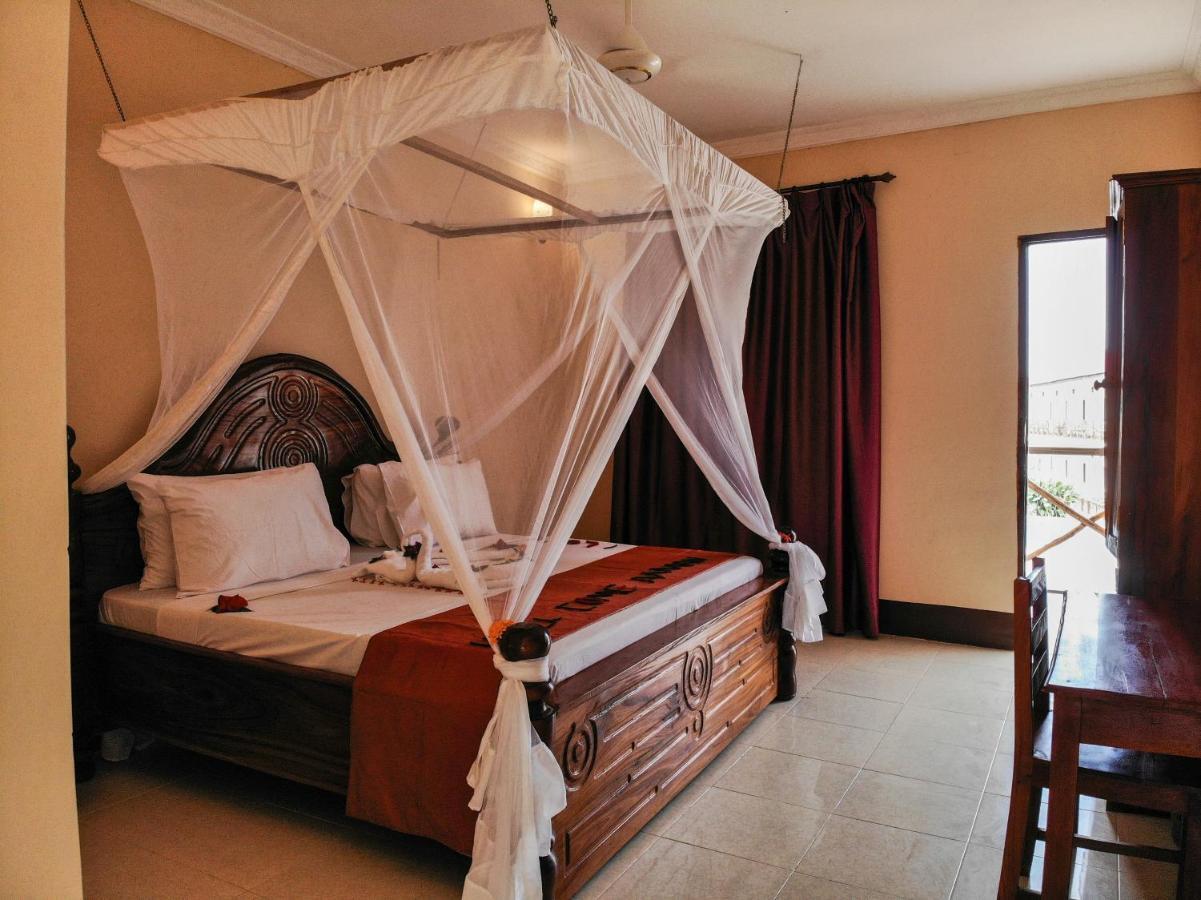 Amaan Hotel