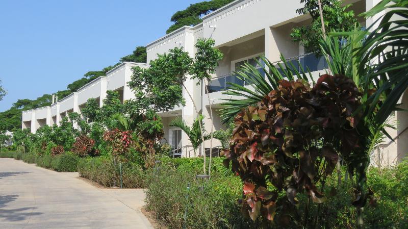 - Azam Luxury Resort&spa