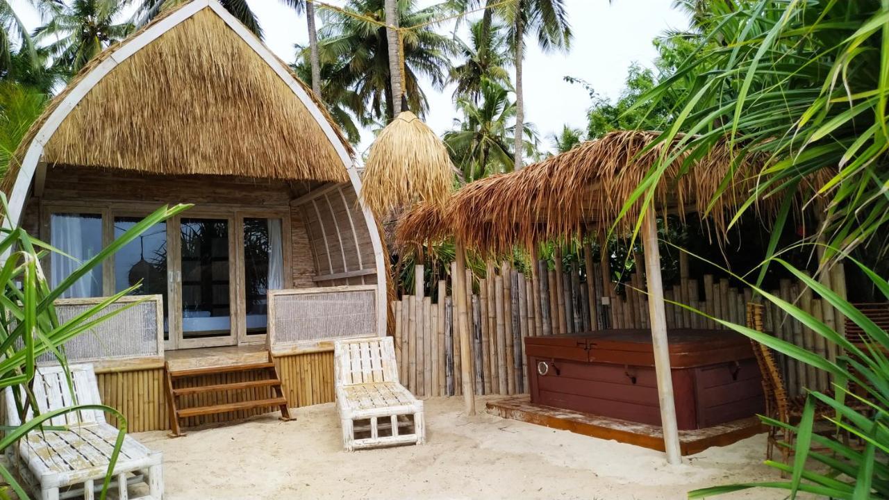 Hotel Bamboo Bungalows *