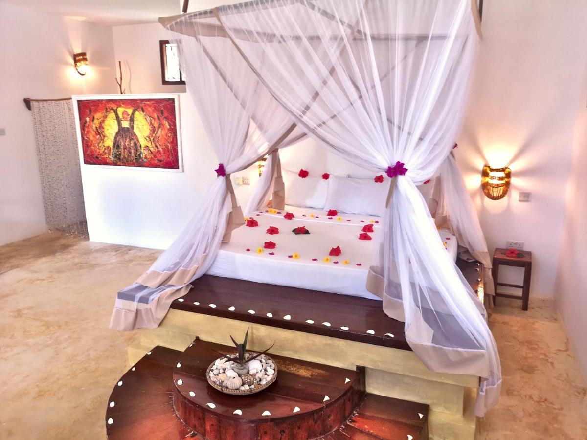 Moonshine Hotel Pwani Mchangani