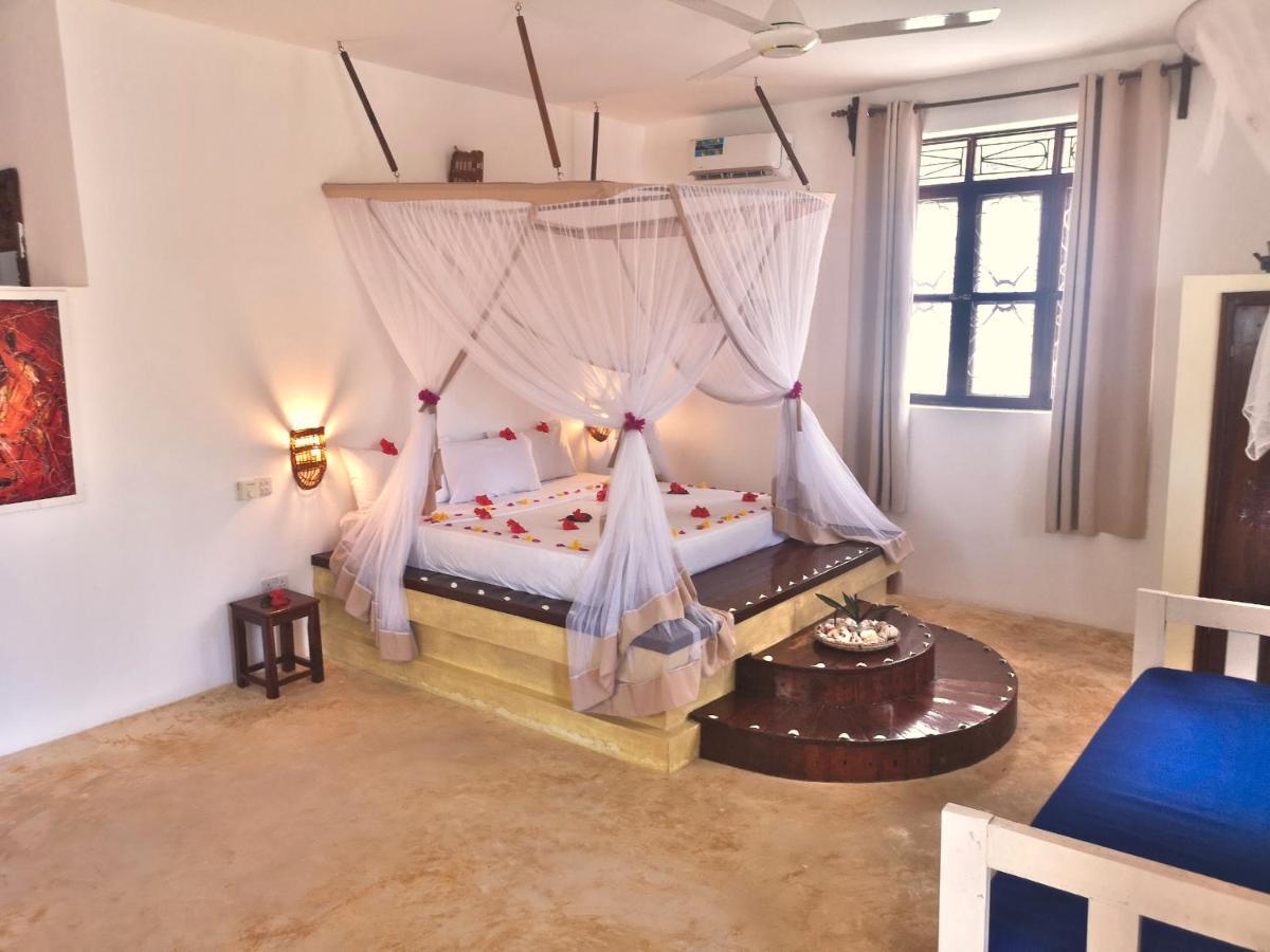 Moonshine Hotel Pwani Mchangani