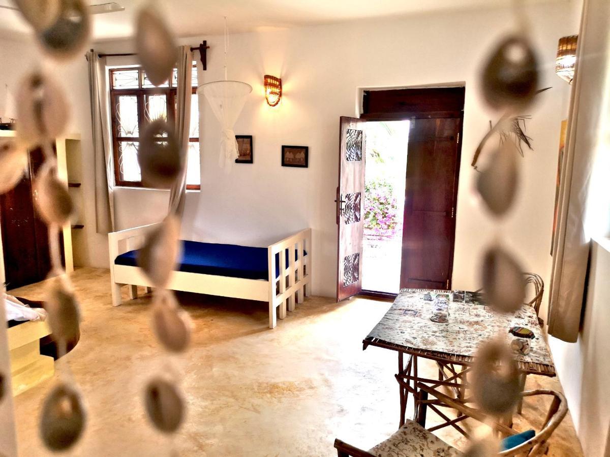 Hotel Moonshine Pwani Mchangani