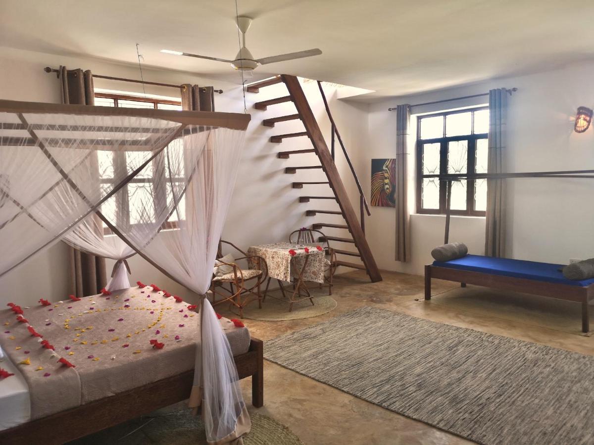 Moonshine Hotel 3*