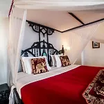 Tembo House Hotel