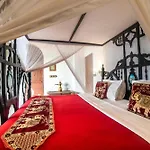Tembo House Hotel