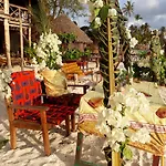 Sipano Beach Lodge