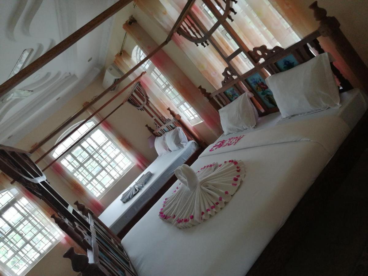Salhiya Lodge *