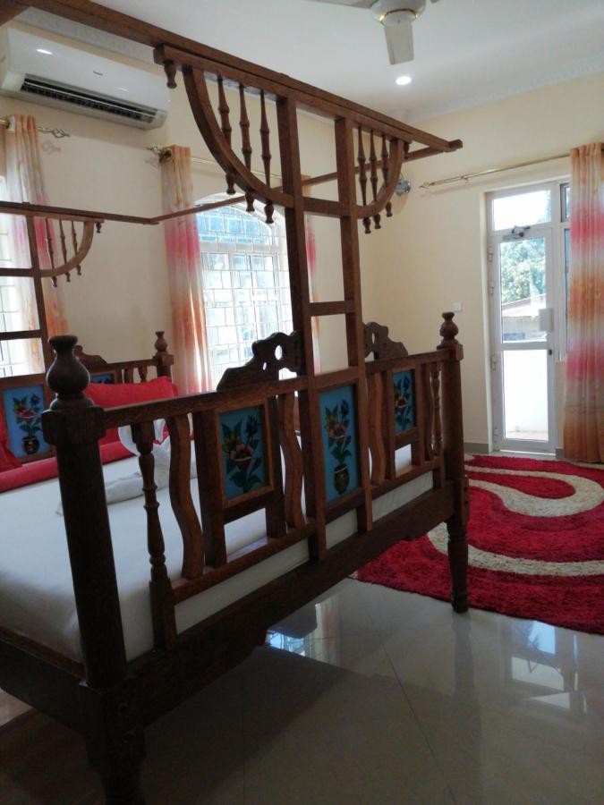 Salhiya Lodge *