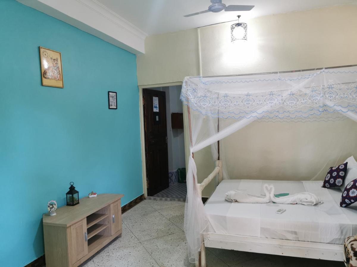 Guest house Palm Bwejuu