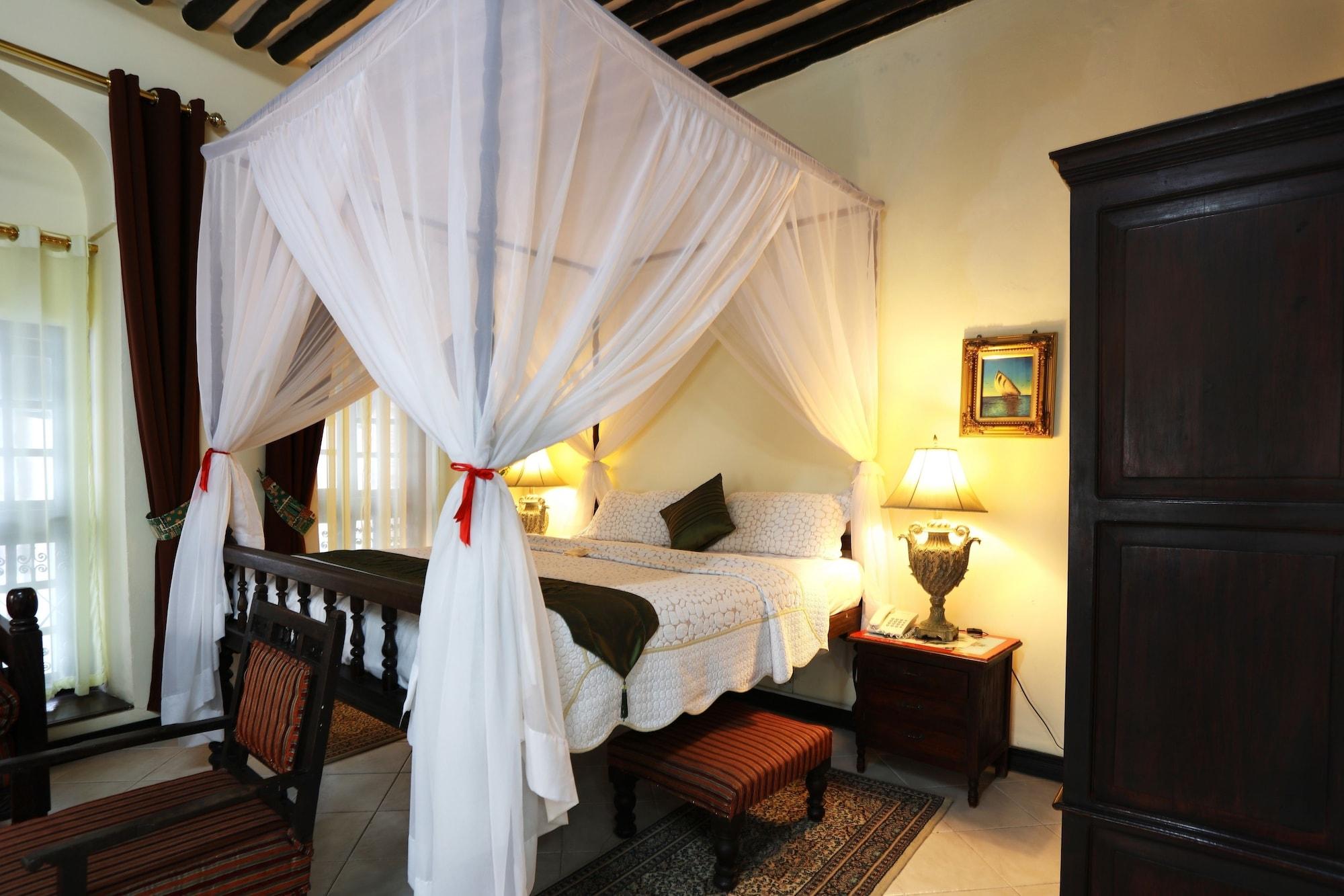 Africa House 4*