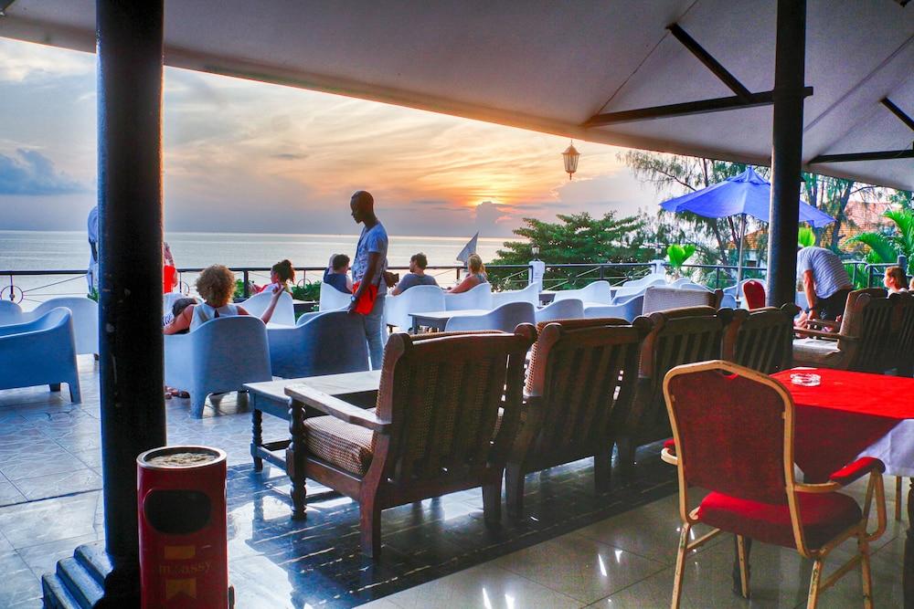 Africa House Hotel 4*