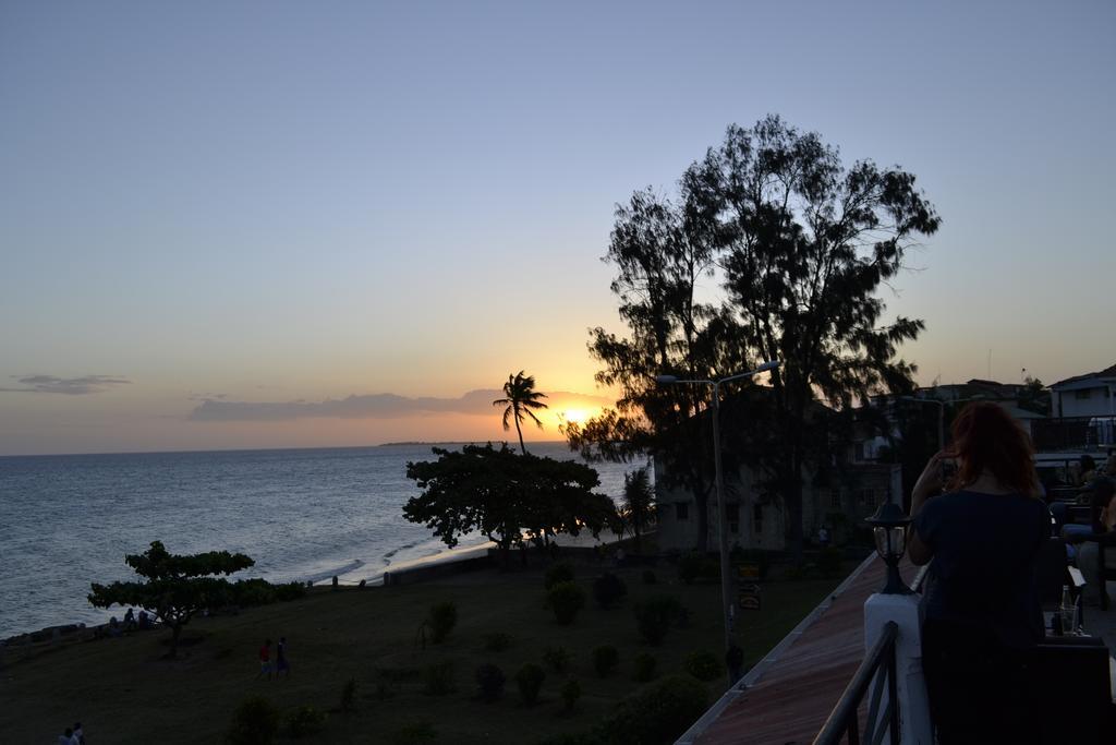Africa House 4*
