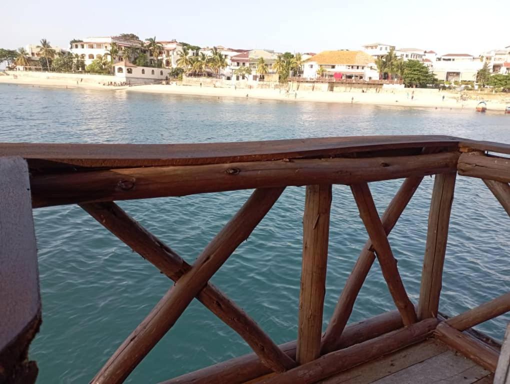 Botel Dreamer's Island Floating Bungalows *