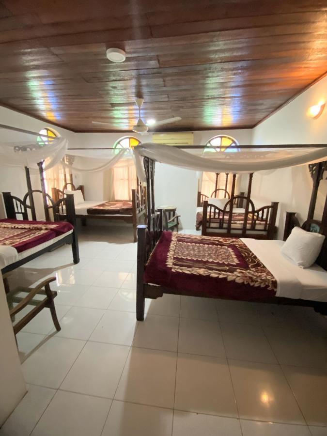 Garden Lodge *