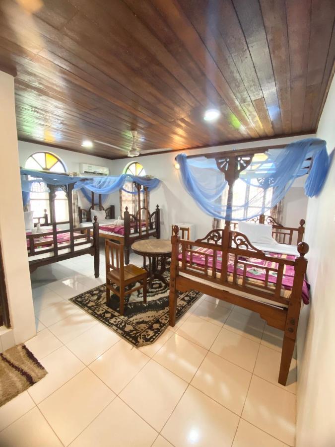 Garden Lodge *