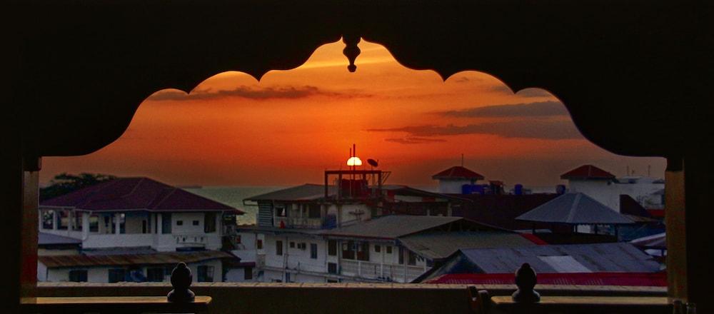 Tausi Palace 4*